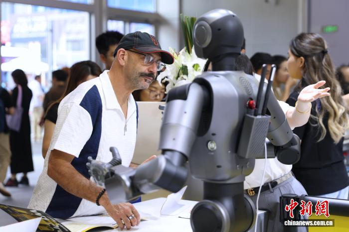 报告：人形机器人行业应用迈入“全面铺开”深水区